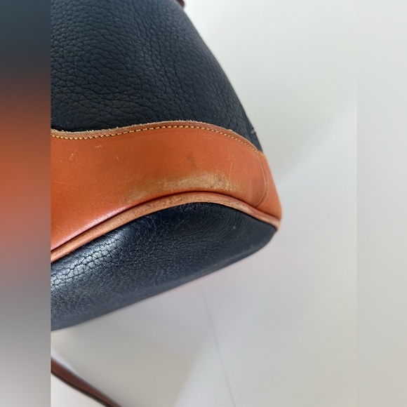 Vintage Dooney & Bourke Navy Blue & Tan Pebbled Leather Drawstring Bucket Bag - Picture 7 of 16